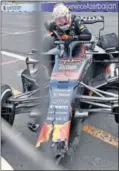  ??  ?? Verstappen, tras su accidente.