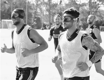  ?? JORDAN CULVER/STAFF ?? Dom Dwyer, right, wears a face mask to support teammate Amro Tarek, left, who is recovering from a broken nose.