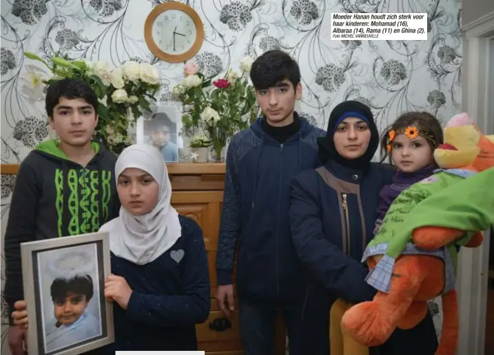  ?? Foto MICHEL VANNEUVILL­E ?? Moeder Hanan houdt zich sterk voor haar kinderen: Mohamad (16), Albaraa (14), Rama (11) en Ghina (2).