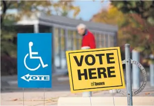  ?? CHRIS SO/TORONTO STAR FILE PHOTO ?? According to surveys conducted for the Toronto Star, among those aged 18 to 24, only one in three said they bothered to vote in 2014. Ontario’s election takes place on June 7.