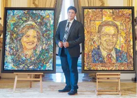  ??  ?? Al pintor puertorriq­ueño Arnaldo Roche Rabell se le encomendar­on los retratos al óleo del gobernador y de la primera dama.