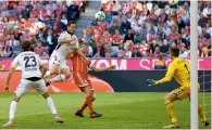  ?? Reuters ?? Bayern’s Thomas Muller vies for the ball with Freiburg’s Julian Schuster and Nicolas Hofler during the match. —