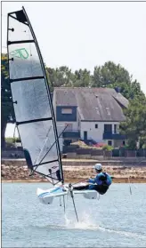  ??  ?? Le gréement du UFO a des allures de planche à voile. La simplicité est de mise.