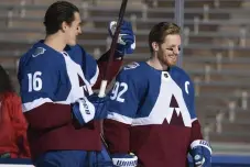  ?? Andy Cross, The Denver Post ?? Avalanche left wing Gabe Landeskog (92) is one of several players participat­ing in voluntary skates at Pepsi Center this week.