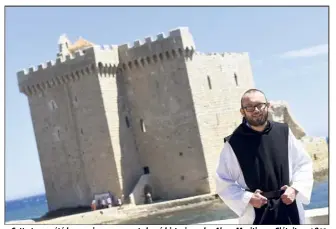  ??  ?? « Cette tour a été le premier monument classé historique des Alpes-Maritimes. C’était en  . C’est Prosper Mérimée qui avait poussé aux démarches. » (Photo Gilles Traverso)