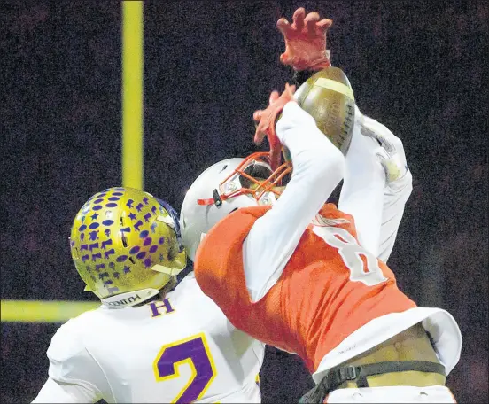  ?? KYLE TELECHAN/POST-TRIBUNE ?? Morton’s Marcus Hardy, right, tries to make a catch against Hobart’s Matthew Benton. Hardy might transfer after Hammond’s school board suspended contact sports through the first semester.