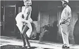  ?? FOTO: RÖHNERT ?? Die Filmszene mit Marilyn Monroe und Tom Ewell aus „Das verflixte 7. Jahr“(1955) ist legendär.