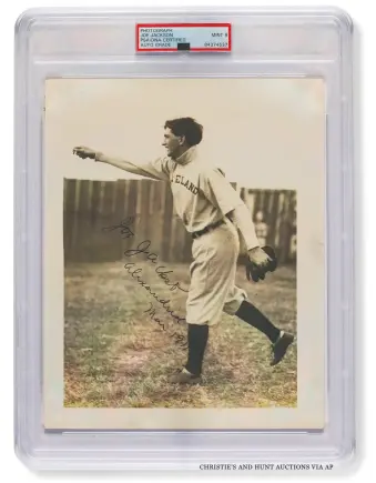  ?? CHRISTIE’S AND HUNT AUCTIONS VIA AP ?? The autographe­d photo of “Shoeless” Joe Jackson by Frank W. Smith. It was part of the Christie’s and Hunt auction Extra Innings: A Private Collection of Important Baseball Memorabili­a.