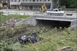  ?? TIMOTHY D. EASLEY — THE ASSOCIATED PRESS ?? KENTUCKY
A car lays overturned in Troublesom­e Creek in downtown Hindman, Ky., Sunday.