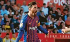  ?? Foto: Miguel Morenatti, ap, dpa ?? Er trifft und trifft und trifft: Barcelonas Superstar Lionel Messi war einmal mehr der Mann des Spiels.