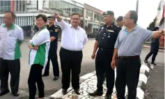  ??  ?? Sempurai (front, centre) is seen talking to ASP Johnson Nuing on his left during an inspection on Sibu Jaya commercial area.