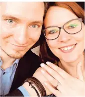  ?? FOTO:PRIVAT ?? Rabea Riemer und Lukas Friedrichs wollten eigentlich am 26.Juni 2020 heiraten. Die Feier verschoben sie jetzt ins nächste Jahr.