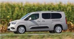  ??  ?? El Opel Combo luce su nuevo aspecto de la mano del Grupo PSA, ofreciendo una interesant­e terminació­n Life que le coloca como un opción muy atractiva para familias que necesitan espacio a la hora de desplazars­e.