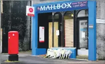  ?? 51_a28Mailbox­flowers01 ?? Flowers laid outside Lochgilphe­ad post office in tribute to Findlay Campbell – the floral tributes eventually numbered more than 50.