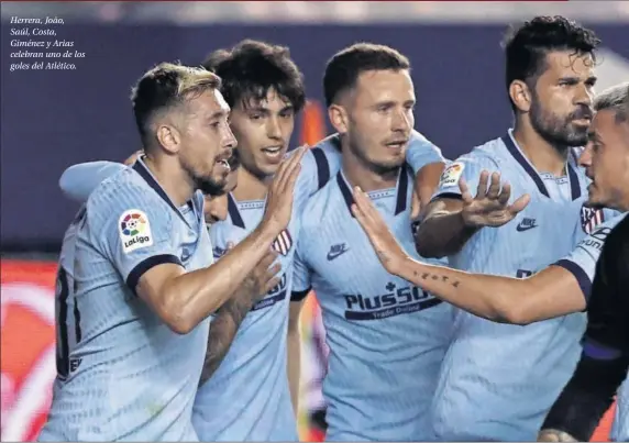  ??  ?? Herrera, João, Saúl, Costa, Giménez y Arias celebran uno de los goles del Atlético.