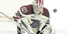  ?? CLIFFORD SKARSTEDT/EXAMINER ?? Peterborou­gh Petes goalie Dylan Wells blocks a shot against Sudbury Wolves during first period OHL action on Dec. 7 at the Memorial Centre. The Petes return to action after the Christmas break in Guelph on Dec. 28 against Peterborou­gh native Cedric...