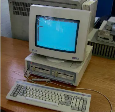  ??  ?? BELOW The keyboard mimicked IBM’s but not everyone loved the Amstrad mouse