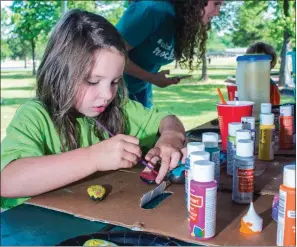  ?? WILLIAM HARVEY/THREE RIVERS EDITION ?? Payton Lyman, 6, participat­es by painting at the pavilion at the park at Kerr Station Road in Cabot.