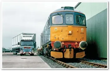  ?? GORDON EDGAR/ RAIL . ?? DRS 33030 stands on the precise alignment of the former Waverley Line at the Kingstown railhead of Carlisle Warehousin­g Ltd during a trial of the Minimodal 2.5-metre container concept on August 27 2002, prior to returning to Carlisle yard and Kingmoor...