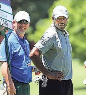  ?? THE COMMERCIAL APPEAL ?? Memphis Grizzlies assistant coach Nick Van Exel watches during the Fedex St. Jude Classic's Innerworki­ngs Pro-am on June 8, 2016.