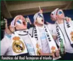  ??  ?? Fanáticos del Real festejaron el triunfo