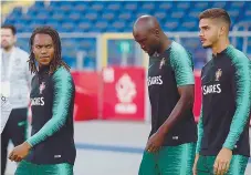  ??  ?? André Silva, Danilo e Renato no início do treino