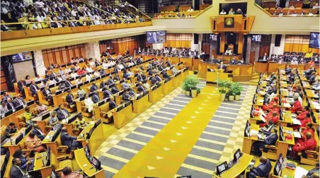  ?? PICTURE: DAVID RITCHIE ?? ALL ASSEMBLED: Former minister of finance, Pravin Gordhan, delivering his seventh Budget speech in the National Assembly earlier this year.