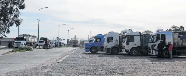  ??  ?? El gobierno se comprometi­ó a establecer la Mesa de Negociació­n Participat­iva para determinar la tarifa de referencia. Se reunirá, como mínimo, dos veces por año.