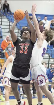 ?? Scott Herpst, file ?? Amari Burnett and the LFO Warriors picked up a road win at North Murray last Tuesday, but were edged out by four points at Sonoravill­e on Friday.