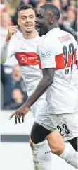  ?? FOTO: DPA ?? Stuttgarts Matchwinne­r: Orel Mangala (re.) und Philipp Förster.