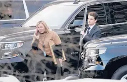  ?? GERALD HERBERT/AP ?? People leave the Eisenhower Executive Office building with belongings Thursday inside the White House complex in Washington, D.C.