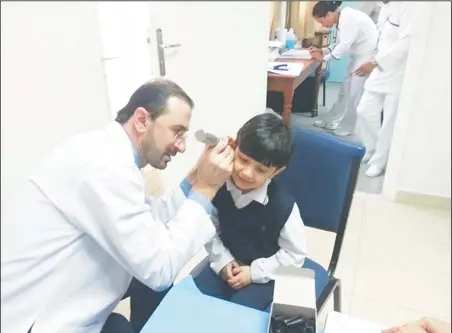  ??  ?? Dar Al Shifa Clinic doctors visited private school to educate students on ways to stay healthy.