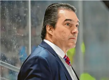  ?? Foto: Johannes Traub ?? Von der Deutschen Eishockey-liga in die Schweizer National League: Larry Mitchell ist seit 1. November beim EHC Kloten als Sportdirek­tor tätig.