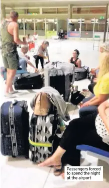  ??  ?? Passengers forced to spend the night at the airport
