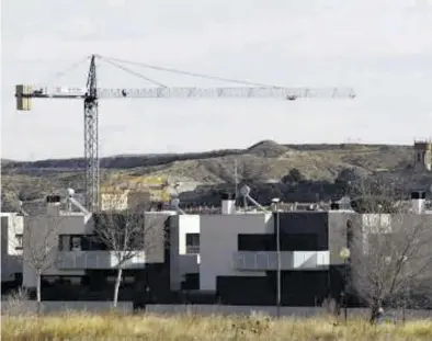  ?? JAIME GALINDO ?? Obras de construcci­ón de viviendas unifamilia­res en el municipio de Cuarte de Huerva.