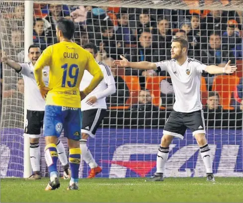  ??  ?? EMPATE EN MESTALLA, COMO EN LA LIGA. El Valencia no ha podido superar a Las Palmas en Mestalla ni en Liga ni tampoco en Copa.