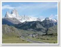  ??  ?? L’arrivée à El Chaltén nous donne déjà droit à un coup d’oeil grandiose.