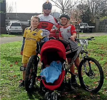  ??  ?? Isaac Griggs, left, with dad Lee, baby George and brother Harry at the Marlboroug­h Cyclo-cross event on Sunday.