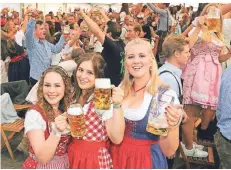  ?? FOTO: HERMANN ?? Beim Oktoberfes­t in Dingden gilt die 2G-regel. Ein Negativ-test reicht nicht aus. Hier ein Archivbild von einem früheren Fest.