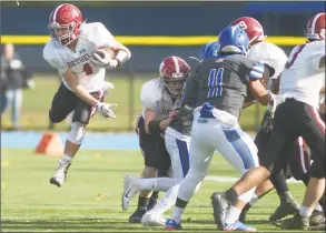  ?? Erik Trautmann / For Hearst Connecticu­t Media ?? Bethel quarterbac­k Michael Reseska gets around the Bunnell defense during the Wildcats’ 48-14 lost on Saturday in Stratford.