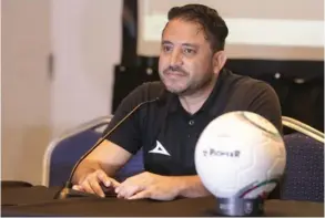  ?? AlOnsO TEnORiO ?? Robert Garbanzo, gerente deportivo del Herediano, dio a conocer este martes la contrataci­ón de Francisco Rodríguez.