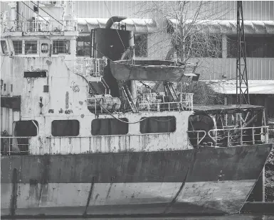  ?? PHOTOS: BEN NELMS FOR NATIONAL POST ?? The MV Sun Sea, which brought nearly 500 Sri Lankan Tamil migrants to the West Coast in 2010, has sat tied to a federal dock at the Annacis Island industrial park in Delta, B.C., since the summer of 2012, as government bureaucrat­s try to find a way to...