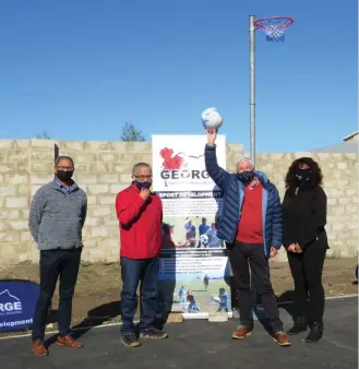  ??  ?? Mayor Leon van Wyk (centre) in a playful mood with, from left: Shanold Marillac (senior manager of Sports Developmen­t, Social Developmen­t and Libraries); Granville Campher (manager of Sports Developmen­t); and Levinia Botha (Sports Developmen­t).