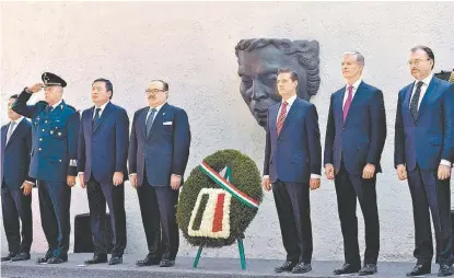  ?? NOTIMEX ?? Enrique Peña Nieto encabezó la guardia de honor en el 102 aniversari­o luctuoso de José María Morelos.