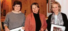  ?? Foto: Gisela Klöck ?? Von links: Carmen Jacobs, Gabriele Klinger und Dr. Heide Weißhaar Kiem bei der Jahresvers­ammlung des Fördervere­ins Rochlhaus.