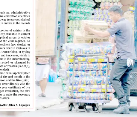  ?? PHOTOGRAPH BY KING RODRIGUEZ FOR THE DAILY TRIBUNE ?? A DELIVERY man unloads merchandis­e for delivery to a retail store in Sta. Mesa, Manila on Monday.