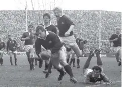  ??  ?? 0 Roy Laidlaw scores a try for Scotland at Lansdowne Road.