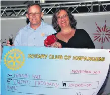  ??  ?? Andrew Killick hands over the tremendous Empangeni Rotary Club donation to Thuthukani’s Tanya Girvin