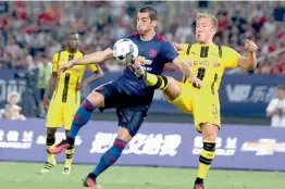  ??  ?? Manchester United’s Henrikh Mkhitaryan ( left) is challenged by Borussia Dortmund’s Felix Passlack during the 2016 Internatio­nal Champions Cup soccer match between Manchester United and Borussia Dortmund in Shanghai, China, on July 22 —