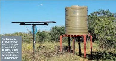  ??  ?? Sonkrag word gebruik om water uit boorgate by veesuiping­s te pomp. Elders gebruik Van Niekerk elektrisit­eit van NamPower.